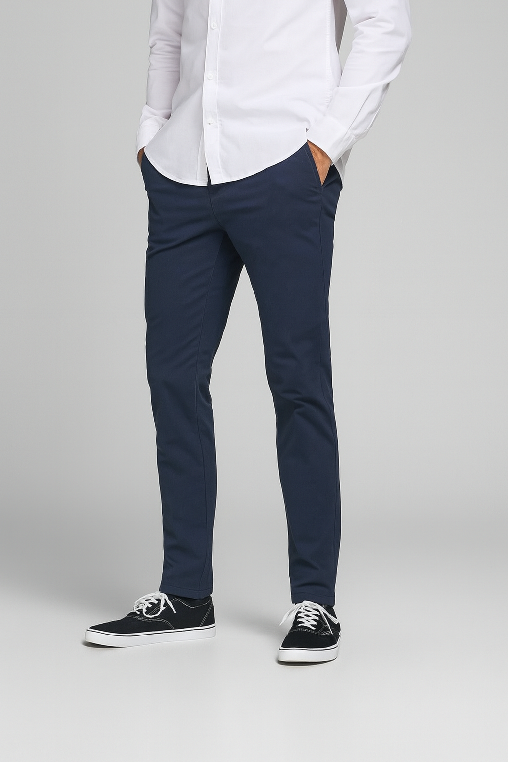 Schmal geschnittene Chino-Hose – Marineblau