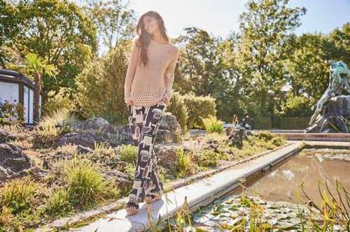 Aniston Selected Openwork Knit Sweater – Lightweight Net-Look Design